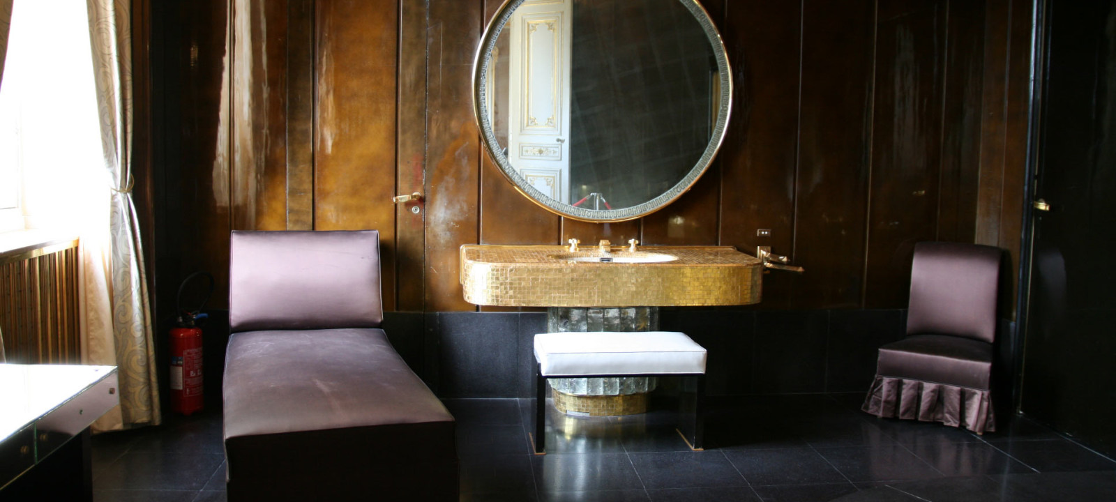 The Art Deco Bathrooms Of Quai D Orsay Chiara Colombini