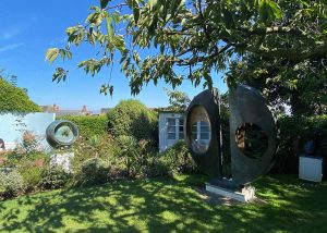 BARBARA-HEPWORTH-JARDIN-DES-SCULPTURES-